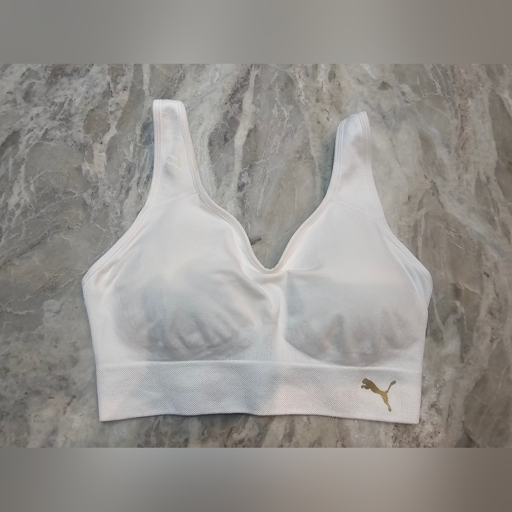 Puma White Seamless Sports Bra Medium Gold Logo Stretch Comfort Bralette